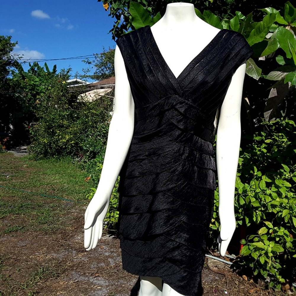 Adrianna Papell evening dress - Picture 2 of 8